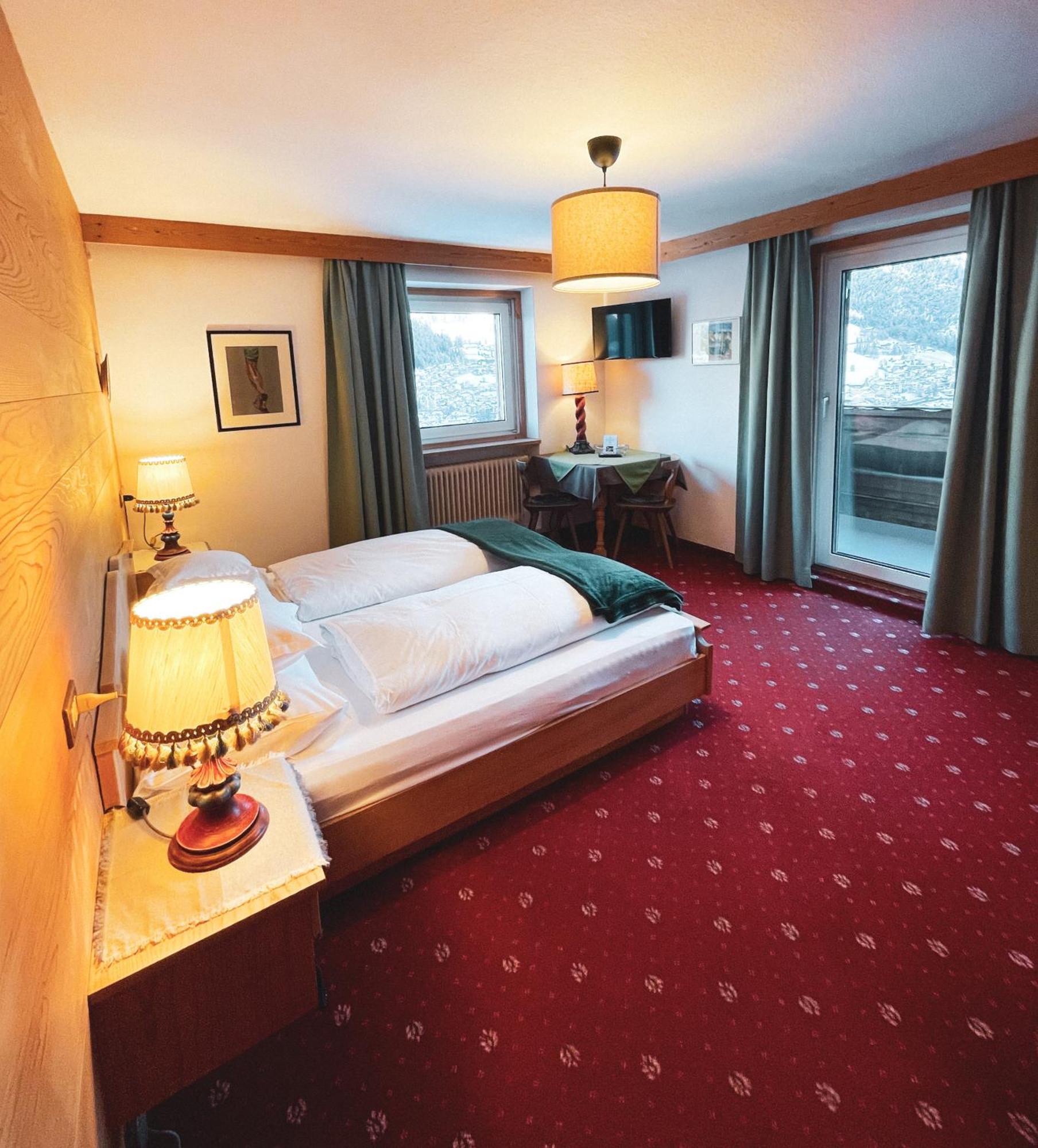 Hotel Pradell Ортізеї Екстер'єр фото